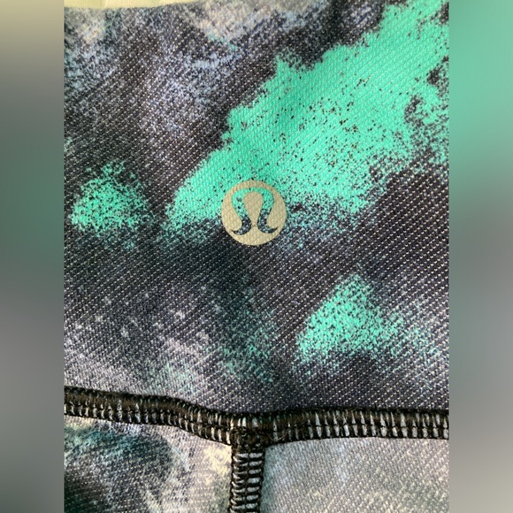Lululemon Excellent crop leggings capri 
Luon Milky Way Size 4 - Picture 3 of 6